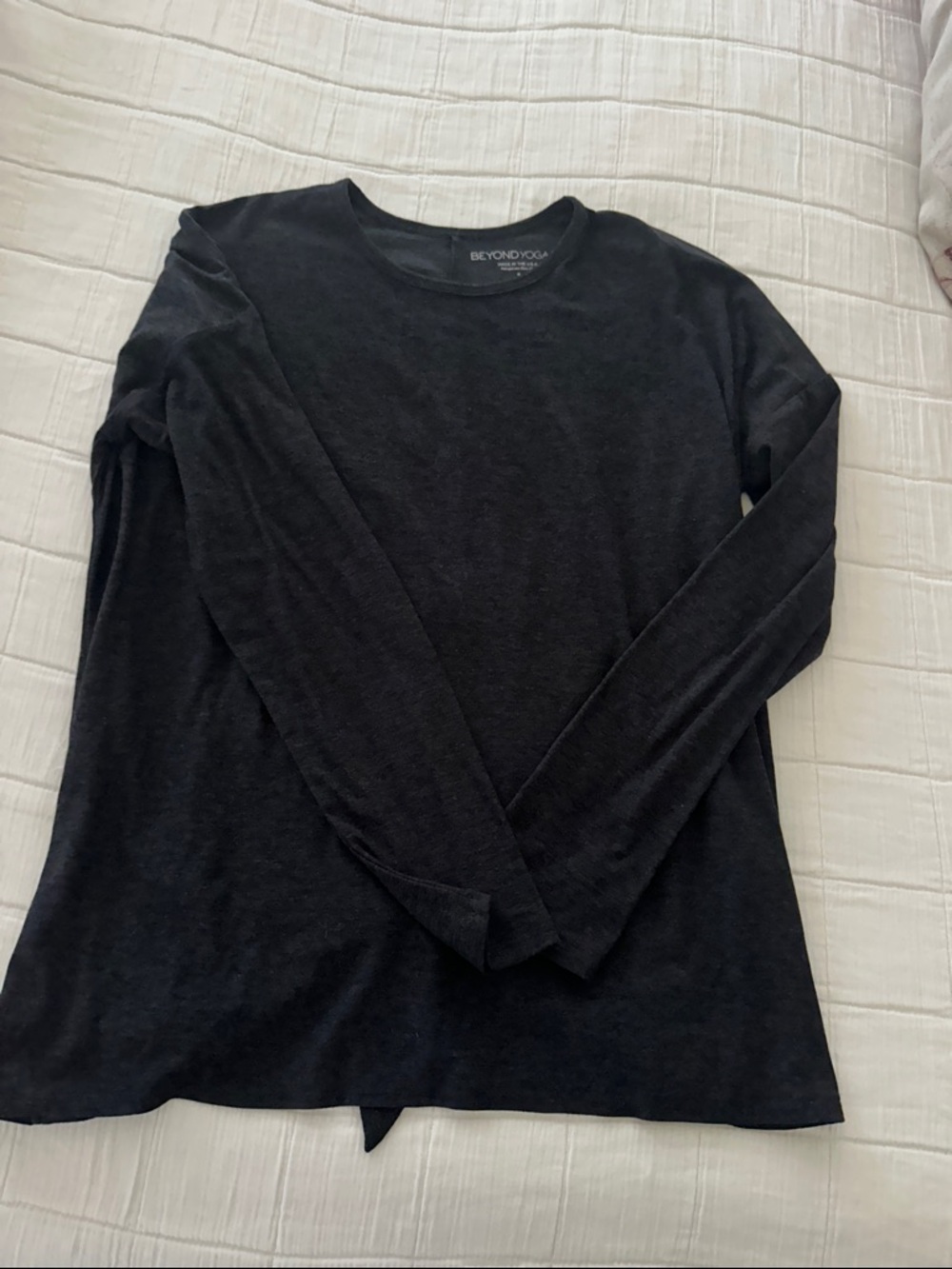 Beyond Yoga Charcoal Black Long Sleeve Crew Women’s small adorable keyhole tie
